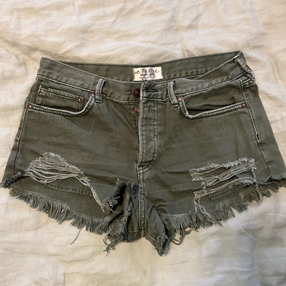 Free People Loving Good Vibrations Cut Off Shorts Women's Size 28 in Olive Green - Picture 3 of 5